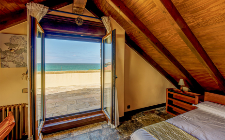 Habitación en primera planta con terraza y vistas al mar
